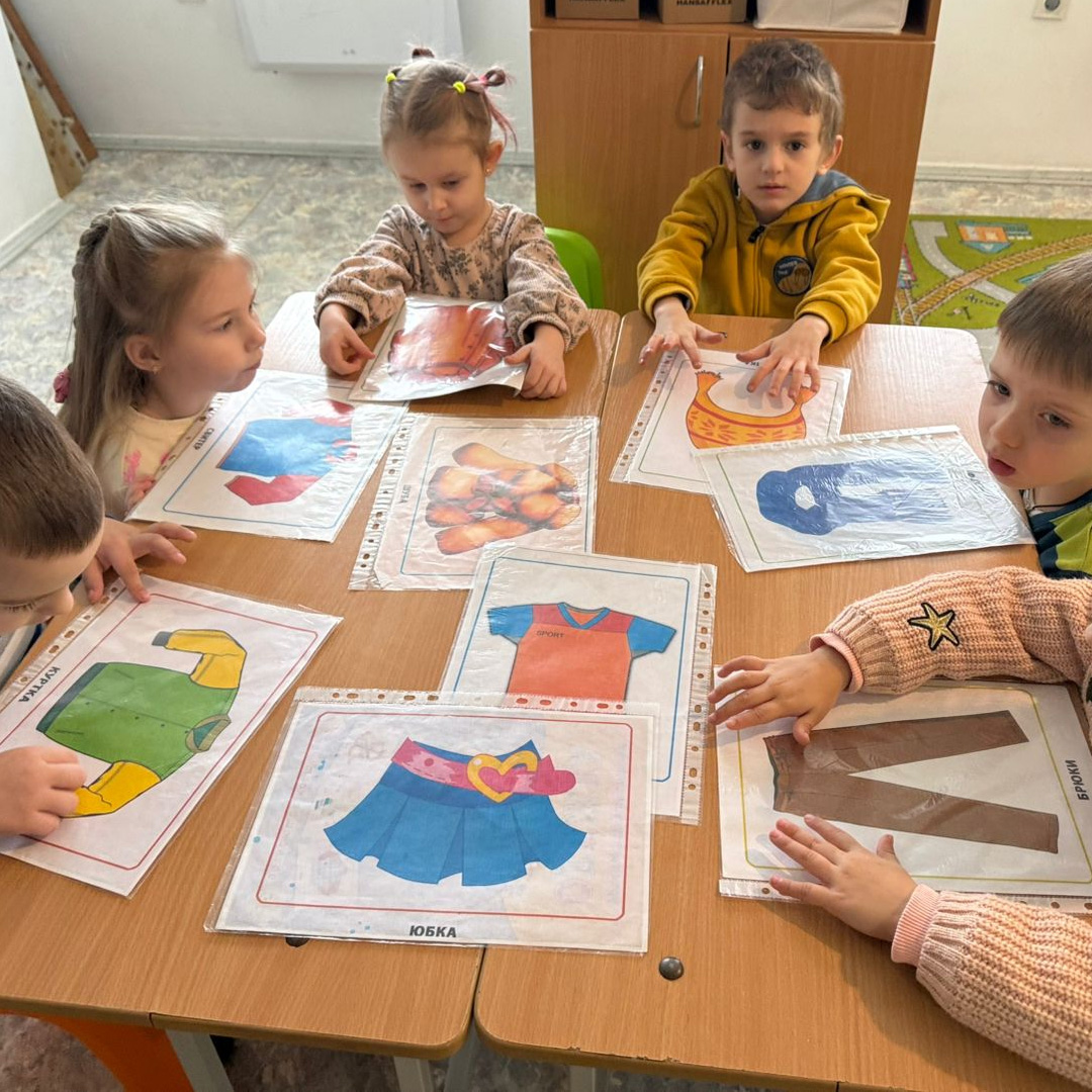 Тематичний тиждень “Зимовий одяг”,”Взуття”, “Головні убори”. Літера “С”